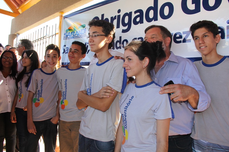 Governador inaugura Escola Estadual em Sarandi